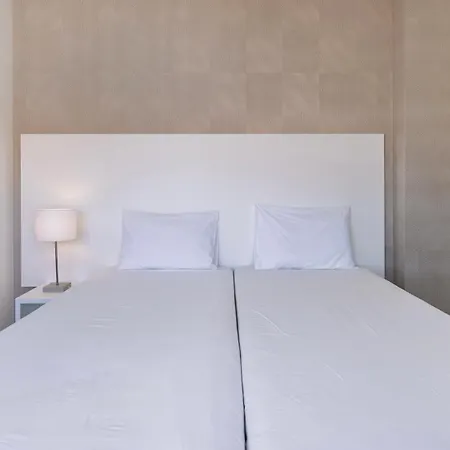 빌라 Outstanding With Private Pool By Lovelystay